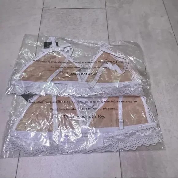 NWT 2 Pack Fredericks of Hollywood White Silver Lace Caroline Bralette XL V Neck - Picture 4 of 13